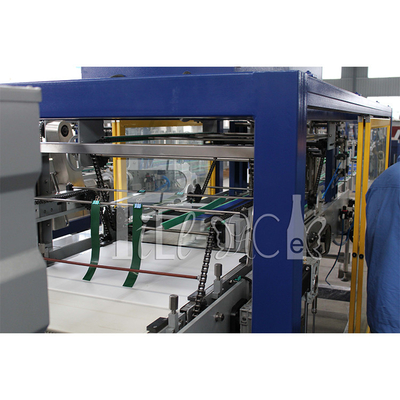 Volledig Automatische Lineair krimpt Omslag voor het Plastic Materiaal van de Flessenverpakking met Gedrukte Films
