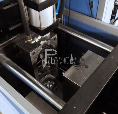 Semi-automatische PET-blaasvormmachine 1 holte 2 blazers + 1 verwarmer / flessenblaasapparatuur voor 5 - 10L