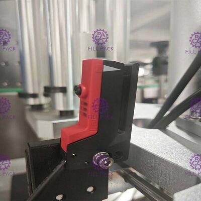 Enige Hoofd Zelfklevende Sticker Etiketteringsmachine 50BPM voor Ronde Fles