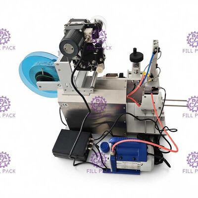 Zelfklevende Stickerfles Etiketteringsmachine 1800BPH Semi Automatisch voor Vierkante Fles 3 Kanten