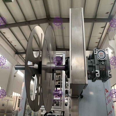 De volledig Automatische Fles krimpt Etiketteringsmachine met Dubbel Hoofdkoker Etiketteringssysteem