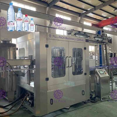 8000BPH vloeibare Flessenvullenmachine 3 in 1 Spoelende het Vullen het Afdekken Machine
