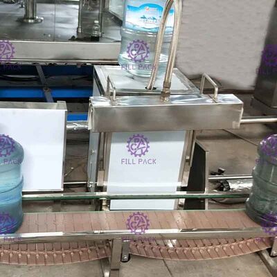 Het plastic Vat 5 Gallonwater het Vullen Automatische Machine krimpt Verpakkend Materiaal