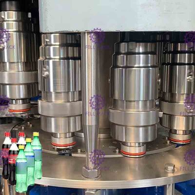 Frisdrank HUISDIEREN Plastic Glas 3 in 1 Monobloc Kola Bottelmachine/Materiaal/Lijn/Installatie/Systeem