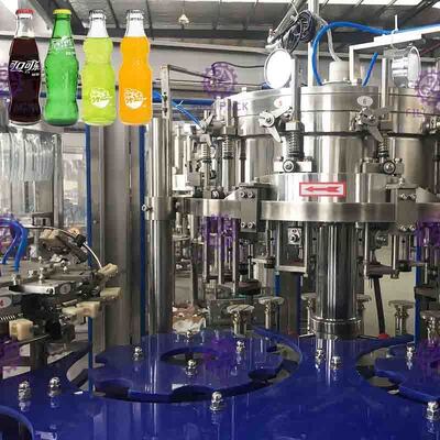 HUISDIEREN Plastic Glas 3 in 1 Monobloc het Flessenvullenmachine/Materiaal/Lijn/Installatie/Systeem van de Sodawaterwijn