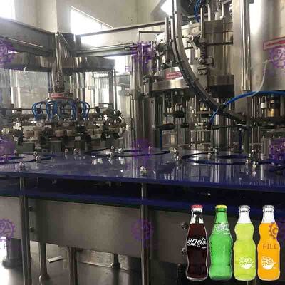 HUISDIEREN Plastic Glas 3 in 1 Monobloc Machine/Materiaal/Lijn/Installatie/Systeem van het Sodawaterbottelen van wijn