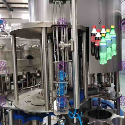 Drinkt HUISDIEREN Plastic Glas 3 in 1 Monobloc Gas het Bottelen van wijnmachine/Materiaal/Lijn/Installatie/Systeem van het Drankwater
