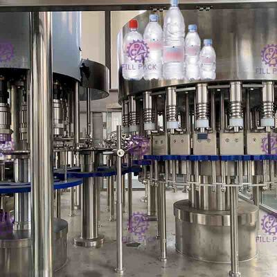 3 in 1 Plastic het Flessenvullenmachine van Monoblock voor Mineraalwater 18 Hoofd