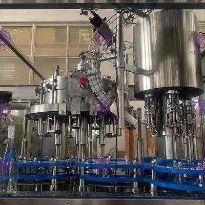 De Machine van het Frisdrankenflessenvullen Automatisch het Afdekken Materiaal 15000BPH