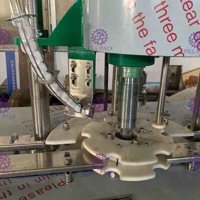 Plastiek/HUISDIEREN de Verzegelende Machine van de Schroefdekselfles met Roestvrij staal en Hoge snelheid