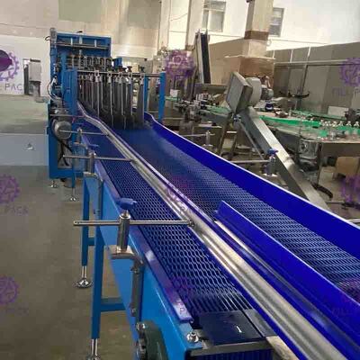 Volledig Automatische Lineair krimpt Omslag voor het Plastic Materiaal van de Flessenverpakking met Gedrukte Films