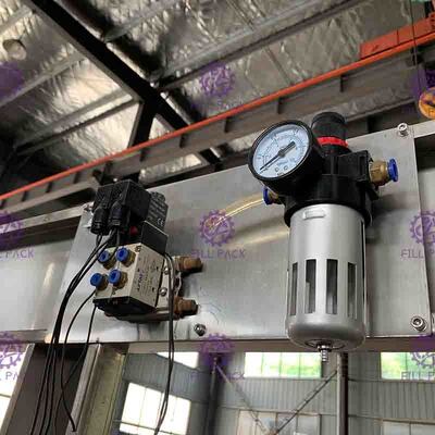 Pneumatische het Afdekken Type Gebottelde Water het Vullen Machine met Zelfklevende Etiketteringsmachine