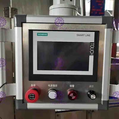 Pneumatische het Afdekken Type Gebottelde Water het Vullen Machine met Zelfklevende Etiketteringsmachine