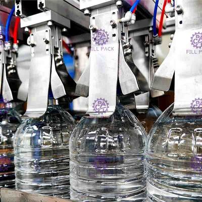 De pneumatische/Elektrische Machine van de Flessenverpakking, Karton die Materiaal vormen