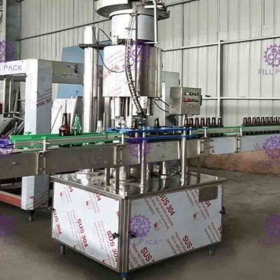 Het Fruit Juice Beverage Hot Filling Machine van 1500BPH 0-2L voor de Trekkracht Ring Cap van de Glasfles