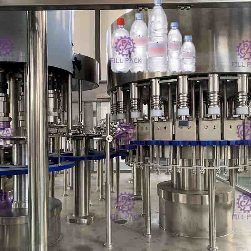 3 in 1 Plastic het Flessenvullenmachine van Monoblock voor Mineraalwater 18 Hoofd