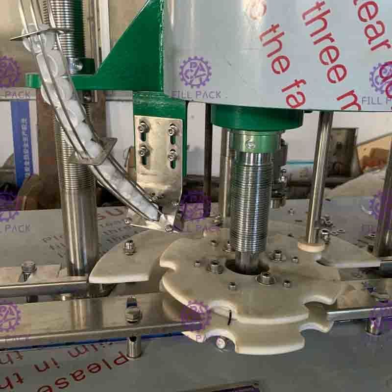 Plastiek/HUISDIEREN de Verzegelende Machine van de Schroefdekselfles met Roestvrij staal en Hoge snelheid
