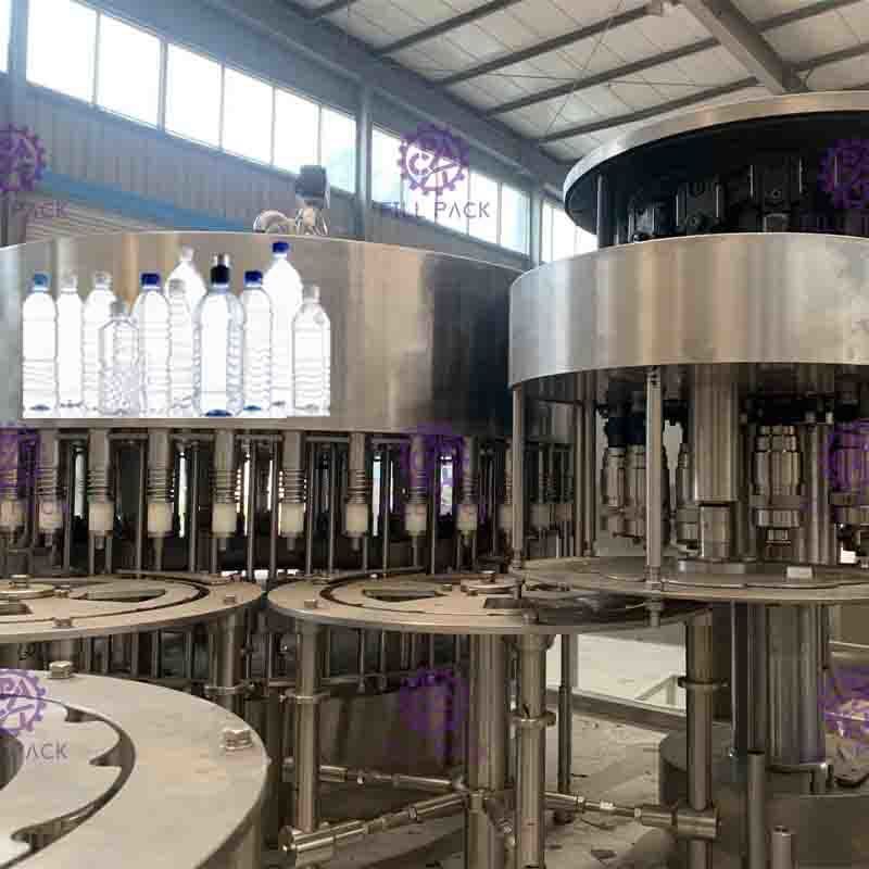 Hoogste Behandelde Hygeian-van de het Water Vullende Machine 15000BPH 32 van de HUISDIERENfles de Hoofdenplc Verrichting